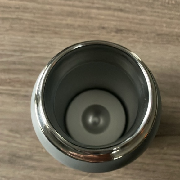 Hydro flask 32oz - Picture 4 of 6